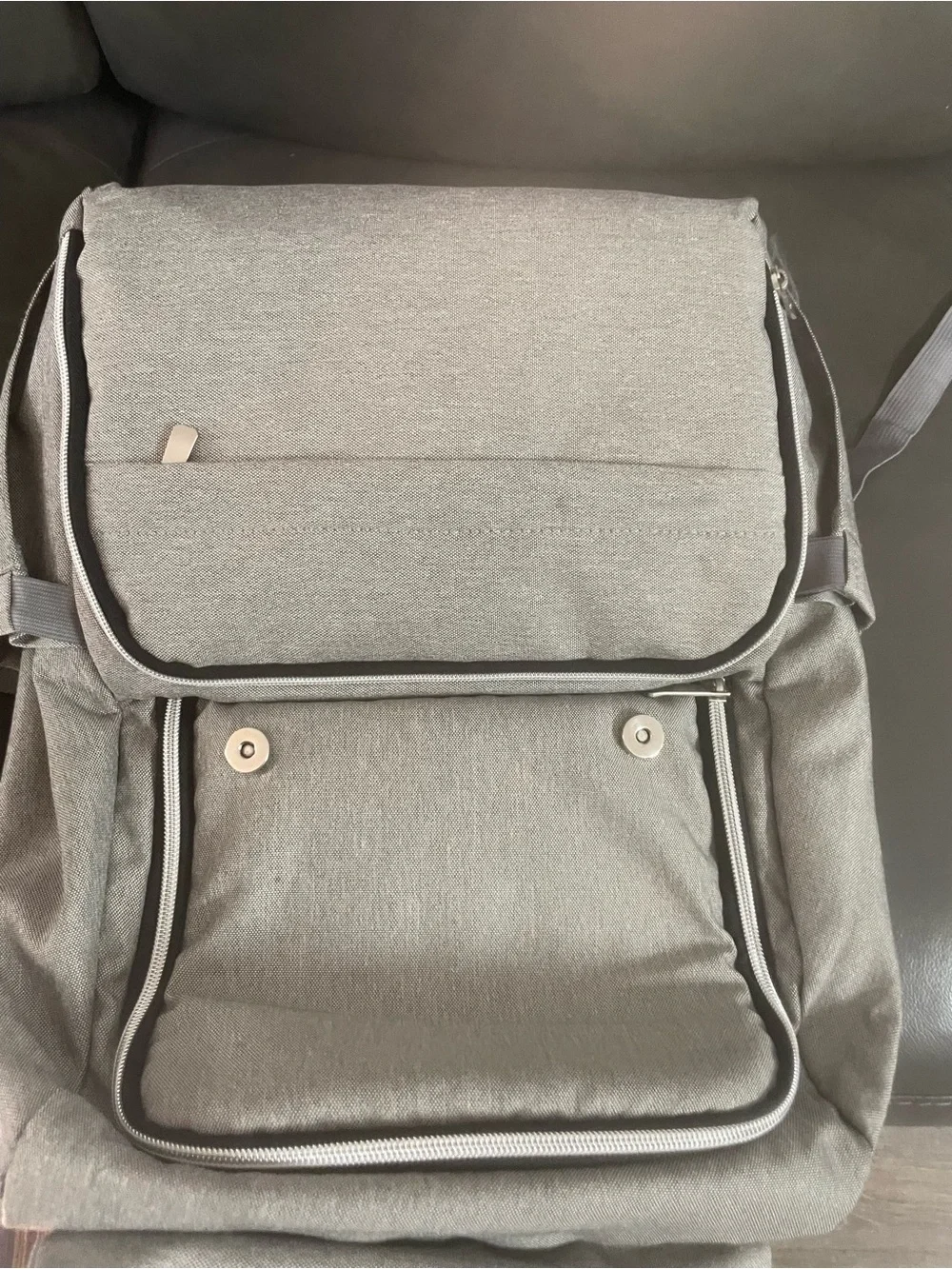 Grey diaper bag used only 7 months but great condition